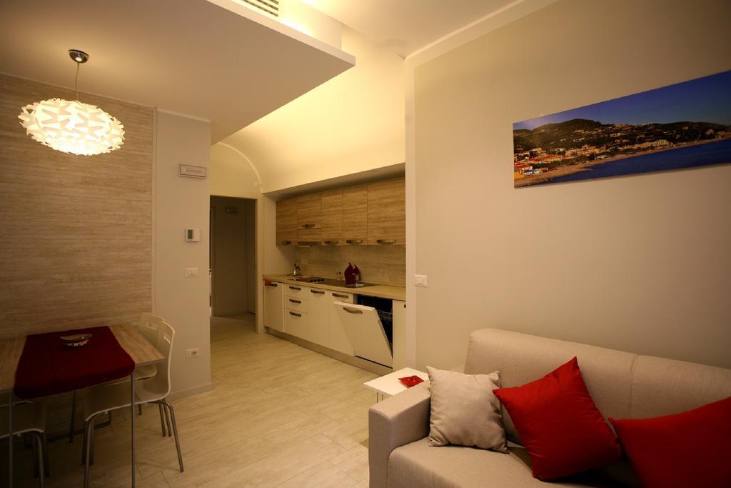 Nina Casa Vacanze Finale Ligure Δωμάτιο φωτογραφία