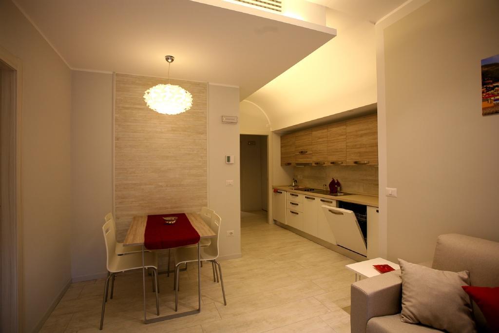 Nina Casa Vacanze Finale Ligure Δωμάτιο φωτογραφία