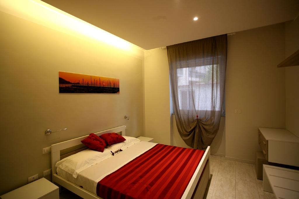 Nina Casa Vacanze Finale Ligure Δωμάτιο φωτογραφία